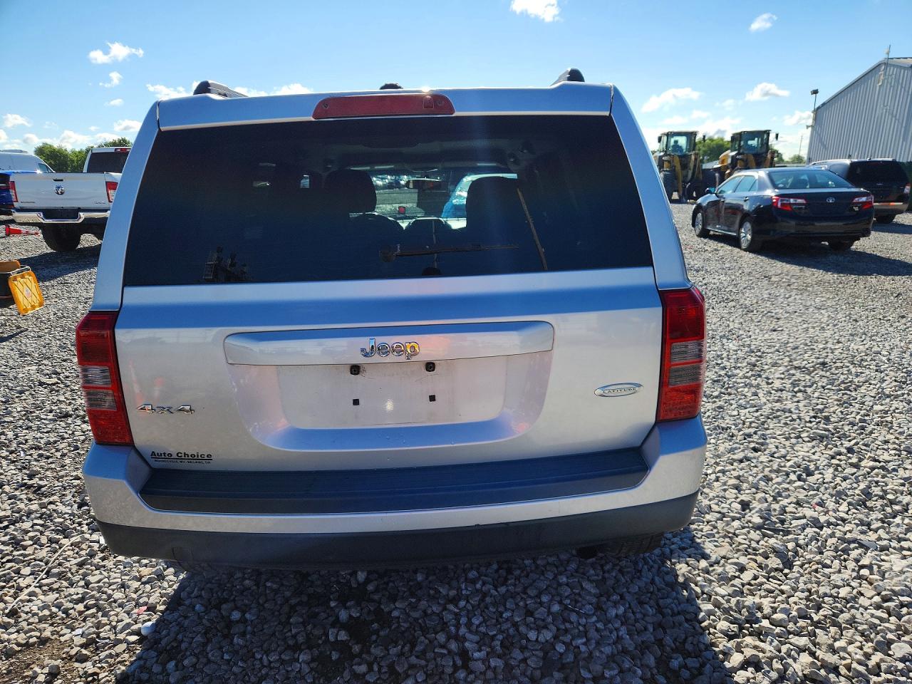 2014 Jeep Patriot Latitude Silver vin: 1C4NJRFB0ED528332