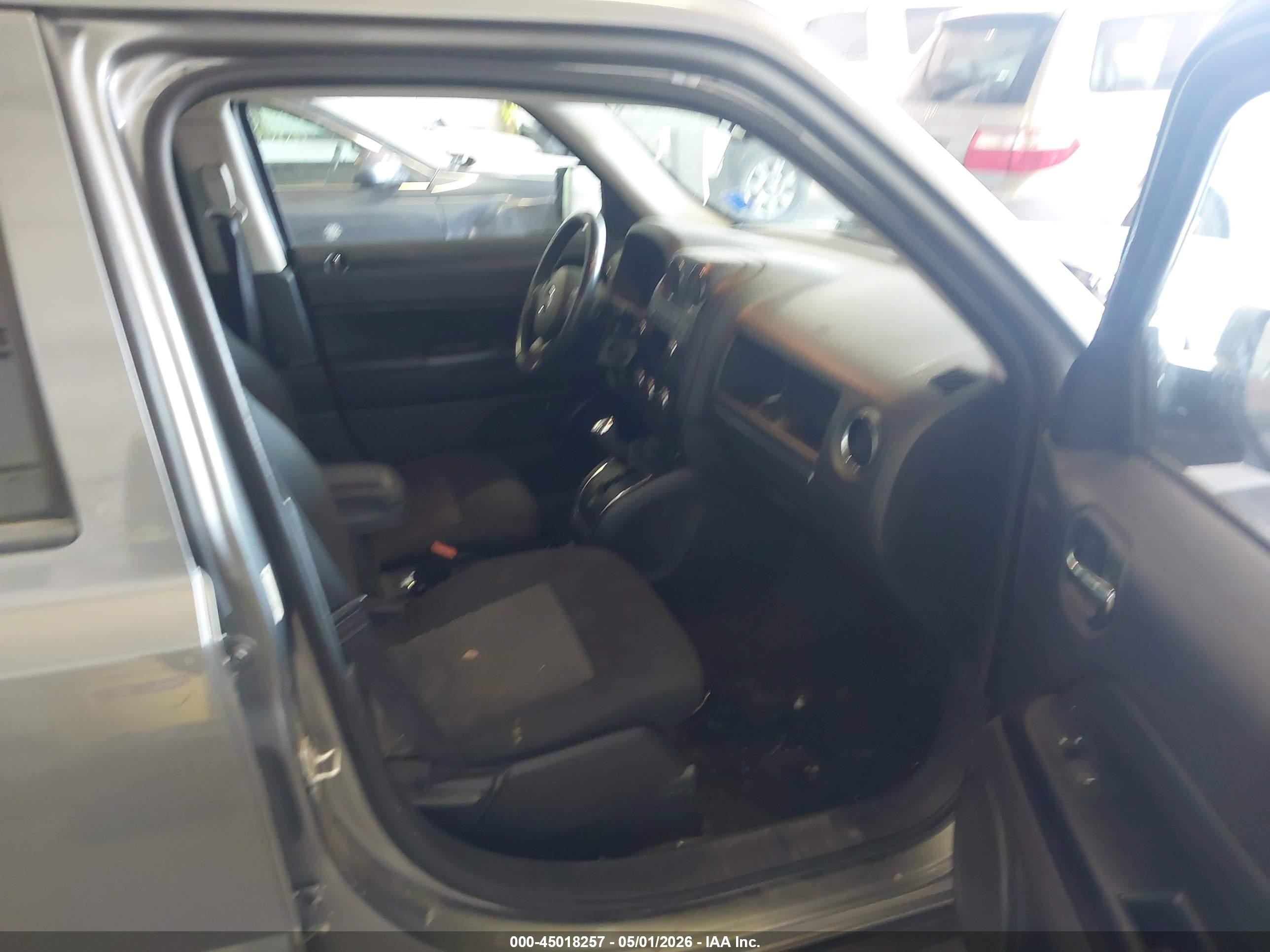 2014 Jeep Patriot Latitude Gray vin: 1C4NJRFB0ED615986