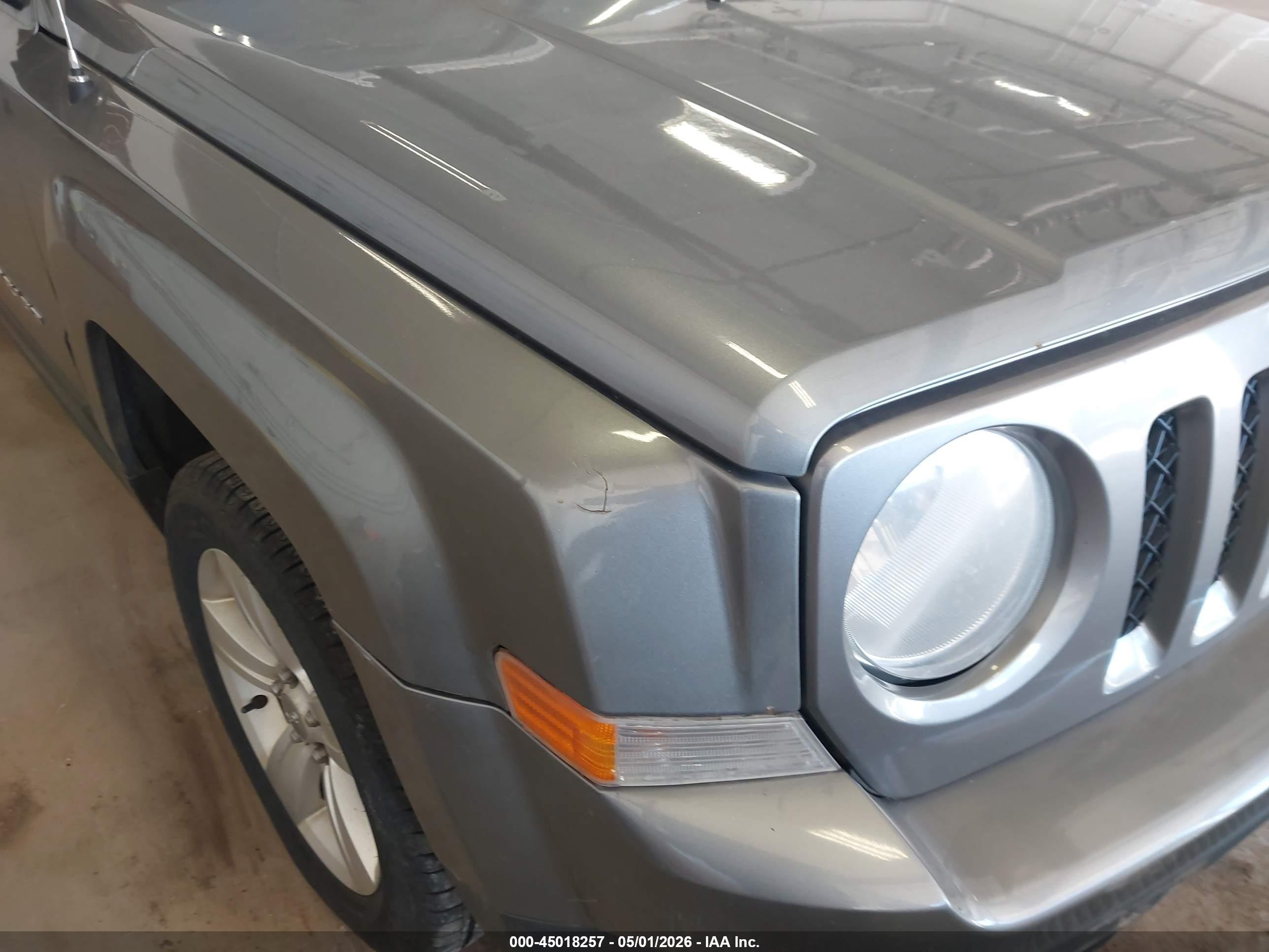 2014 Jeep Patriot Latitude Gray vin: 1C4NJRFB0ED615986