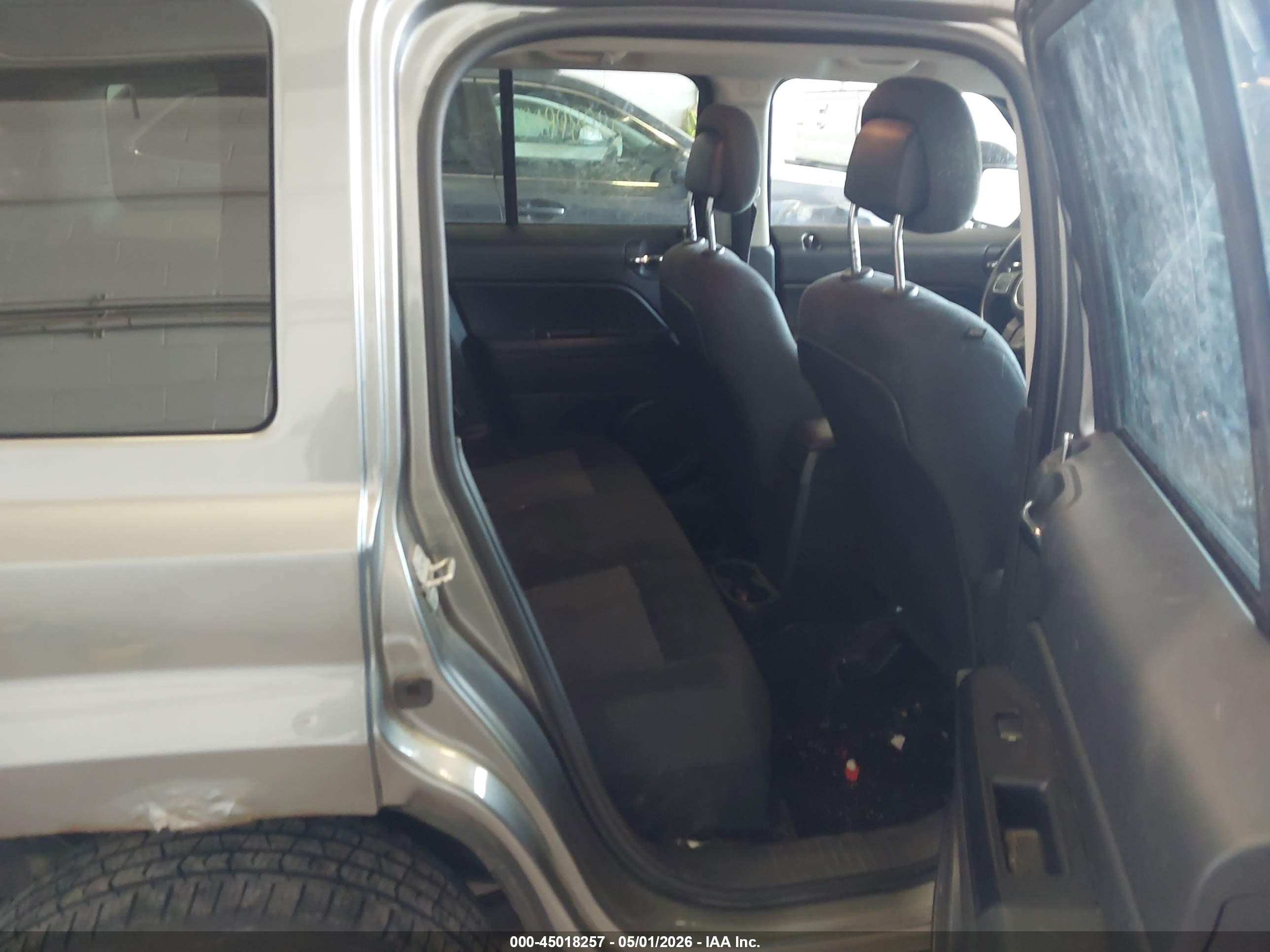 2014 Jeep Patriot Latitude Gray vin: 1C4NJRFB0ED615986