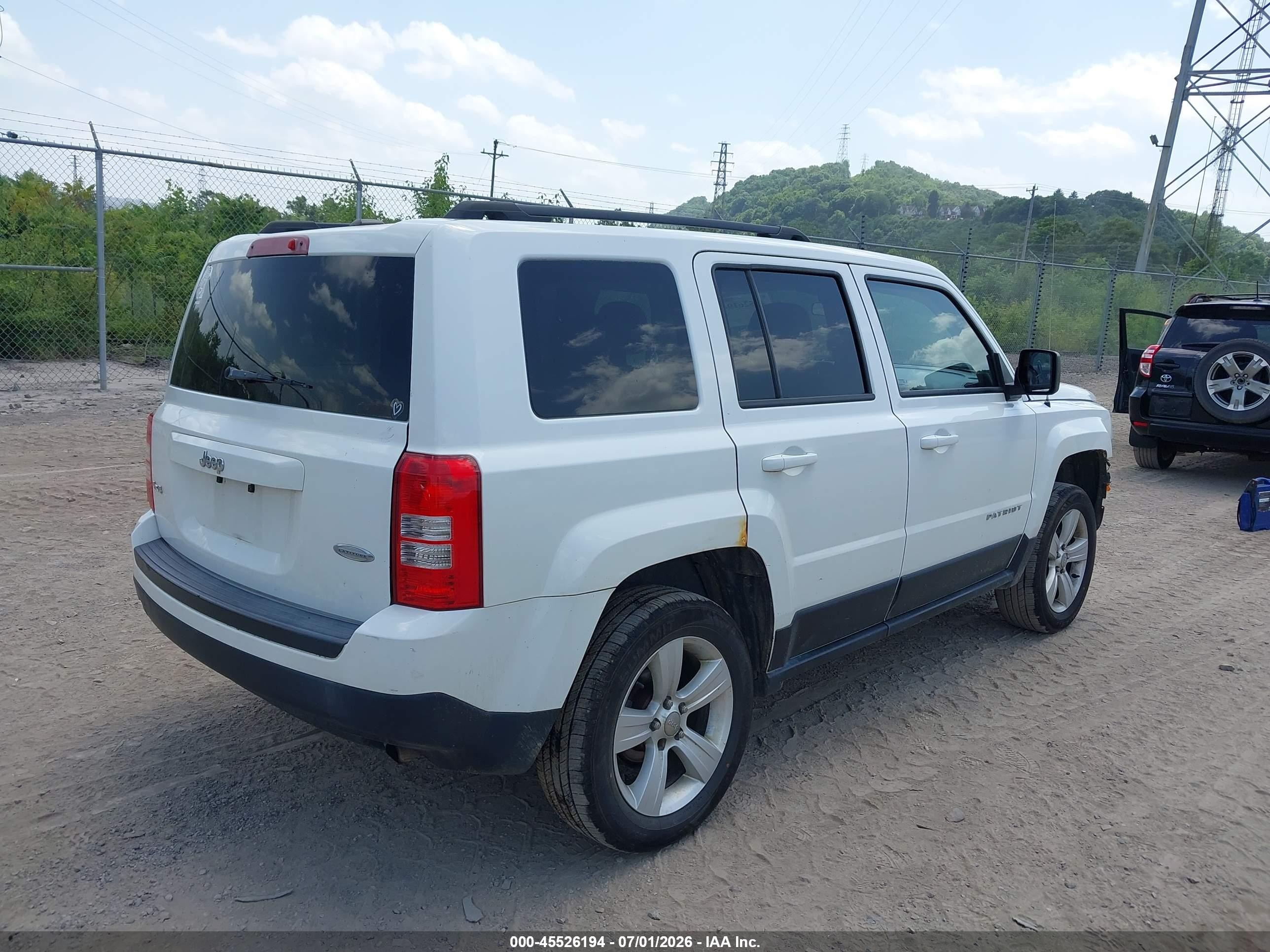 2014 Jeep Patriot Latitude White vin: 1C4NJRFB0ED627703