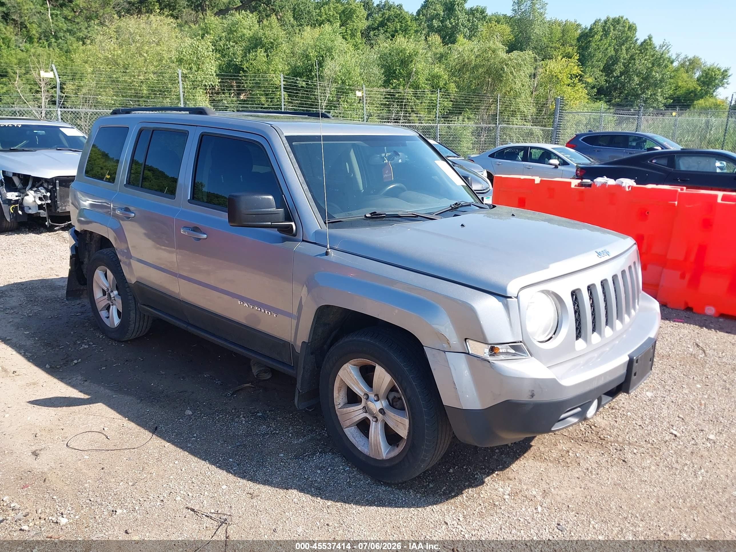 2014 Jeep Patriot Latitude Silver vin: 1C4NJRFB0ED886627