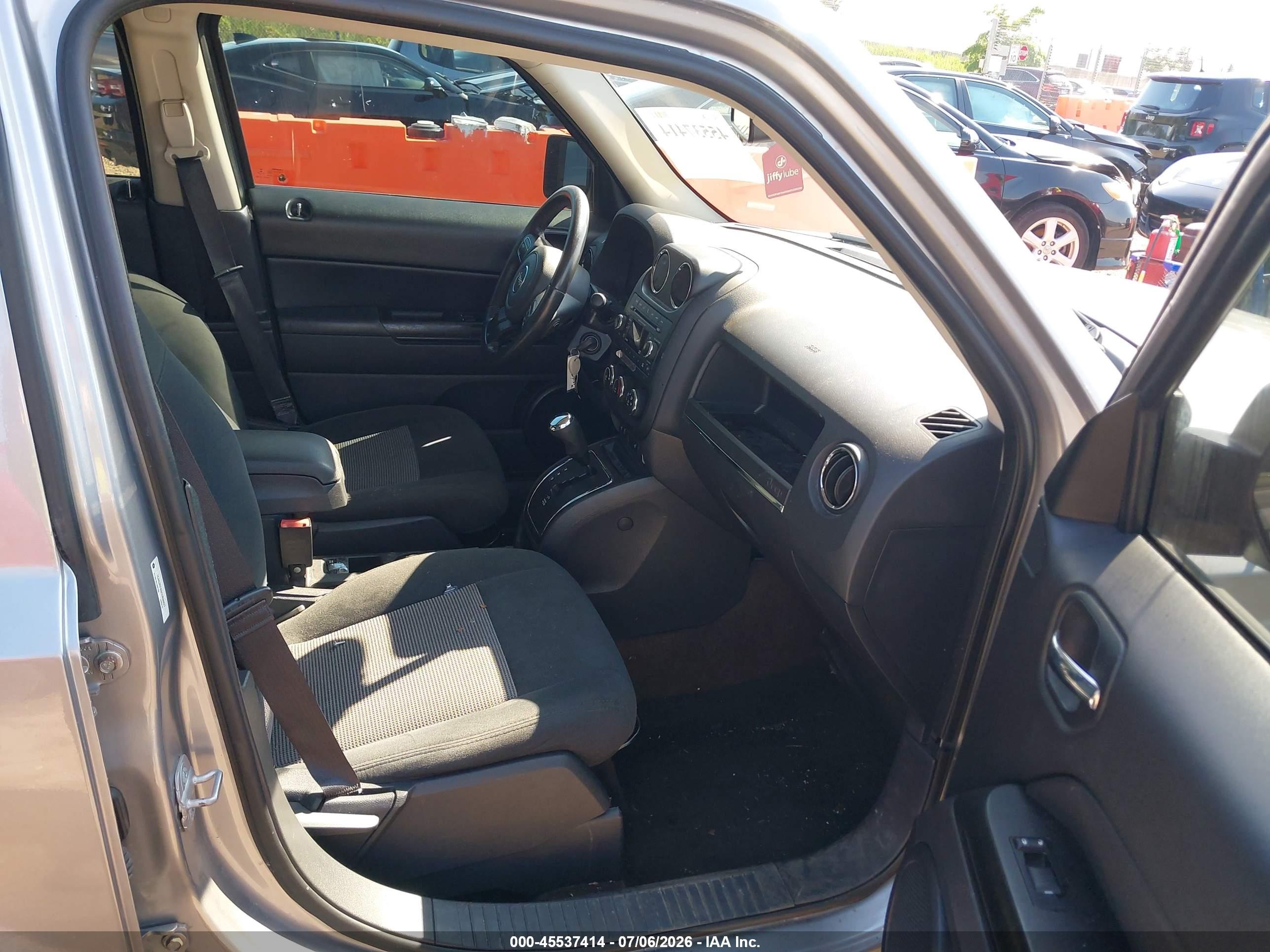 2014 Jeep Patriot Latitude Silver vin: 1C4NJRFB0ED886627