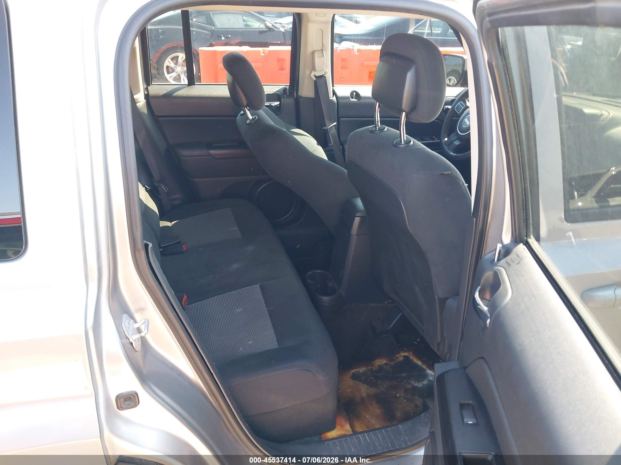 2014 Jeep Patriot Latitude Silver vin: 1C4NJRFB0ED886627