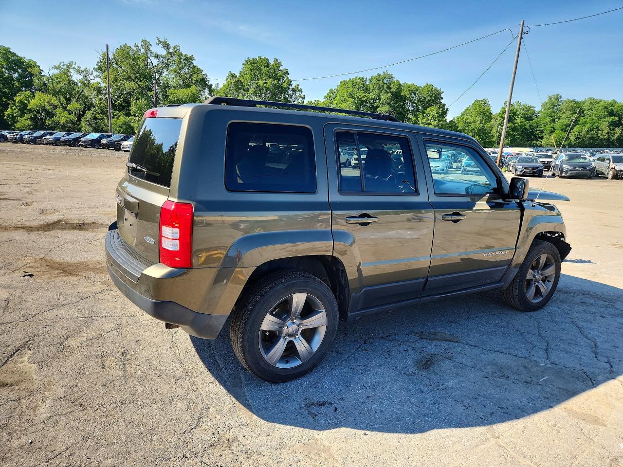 2015 Jeep Patriot Latitude Зеленый vin: 1C4NJRFB0FD207232