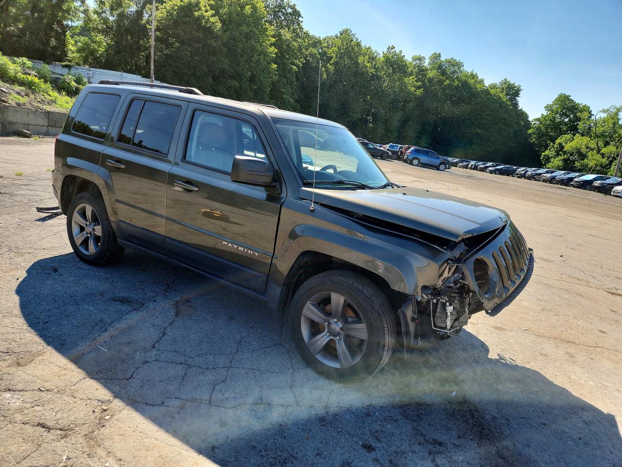 2015 Jeep Patriot Latitude Зеленый vin: 1C4NJRFB0FD207232