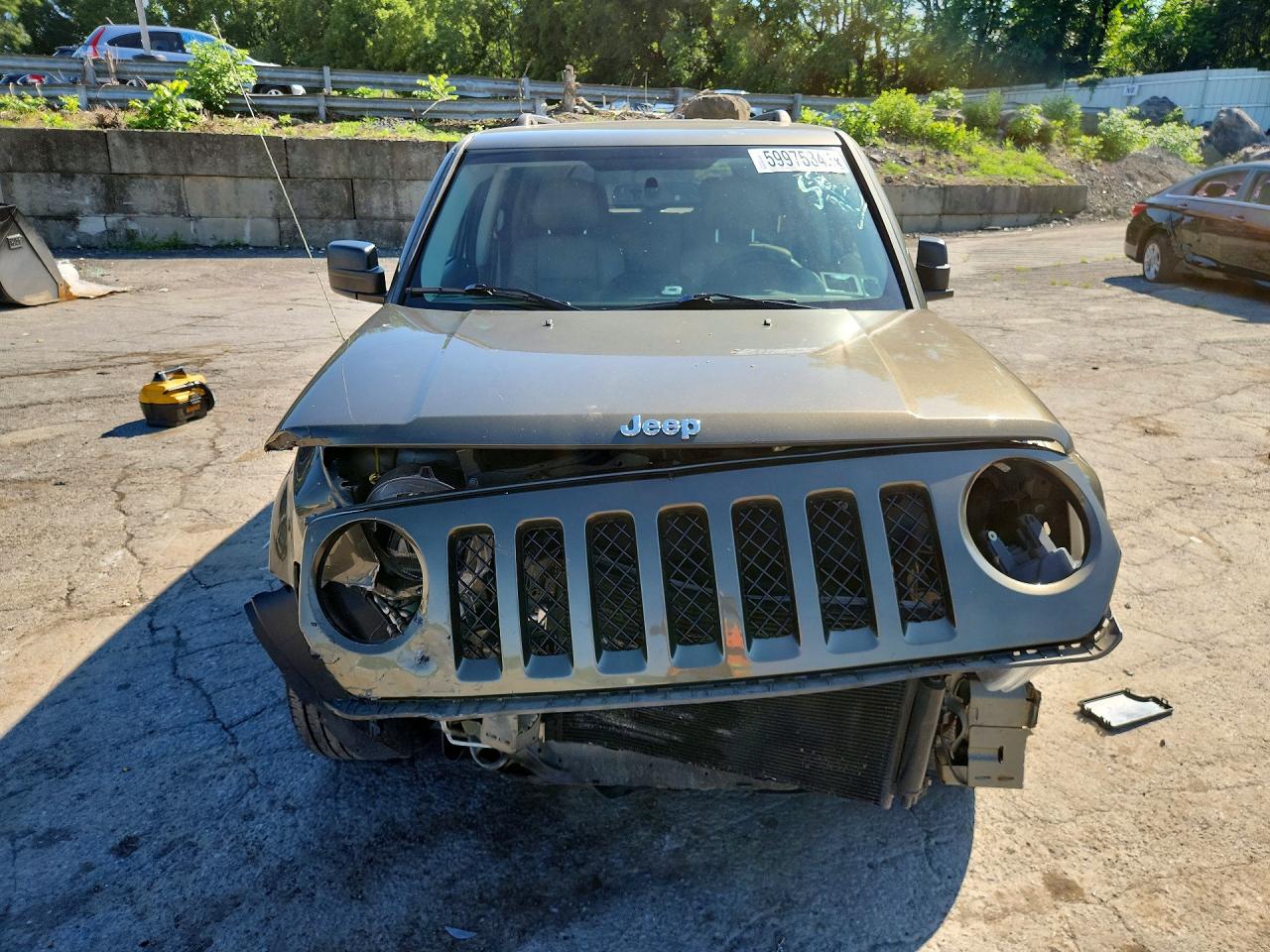 2015 Jeep Patriot Latitude Зеленый vin: 1C4NJRFB0FD207232