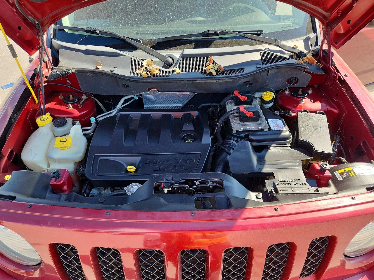 2015 Jeep Patriot Latitude Red vin: 1C4NJRFB0FD217887