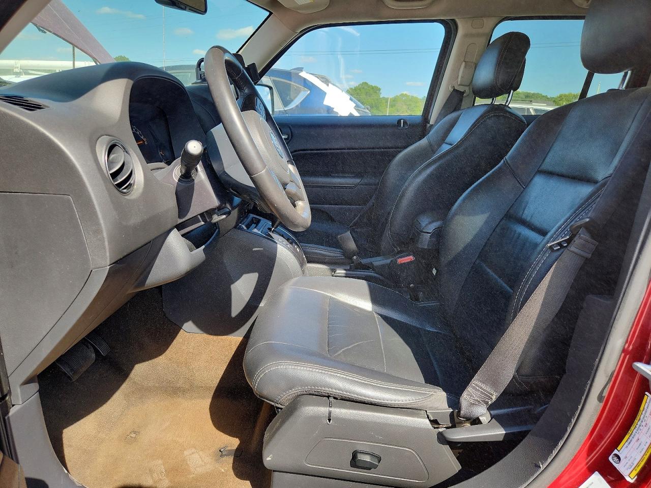 2015 Jeep Patriot Latitude Red vin: 1C4NJRFB0FD217887