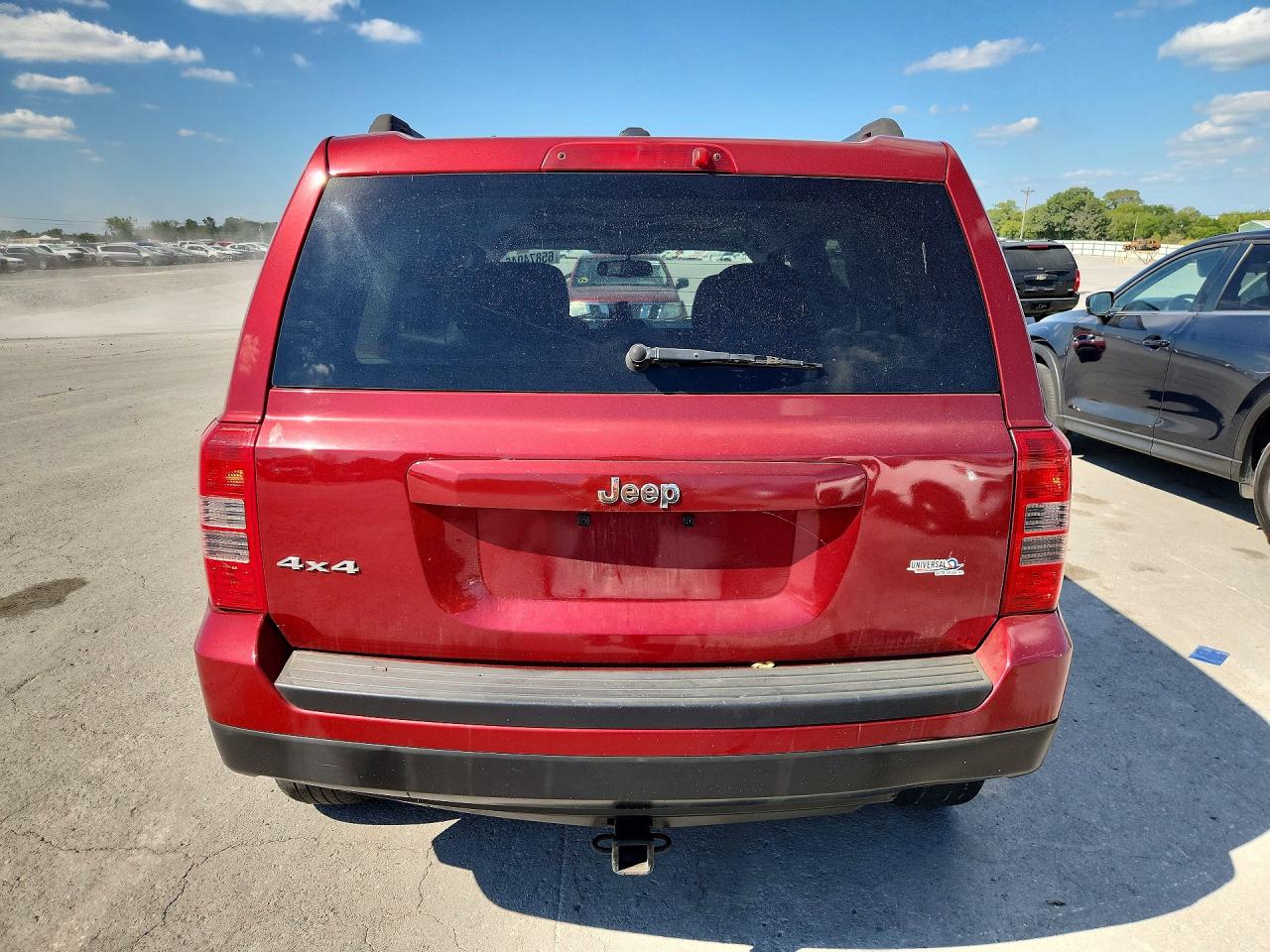 2015 Jeep Patriot Latitude Red vin: 1C4NJRFB0FD217887