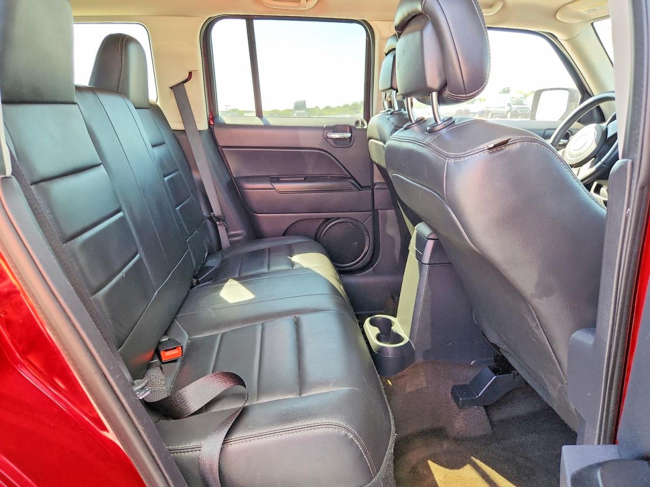 2015 Jeep Patriot Latitude Red vin: 1C4NJRFB0FD217887