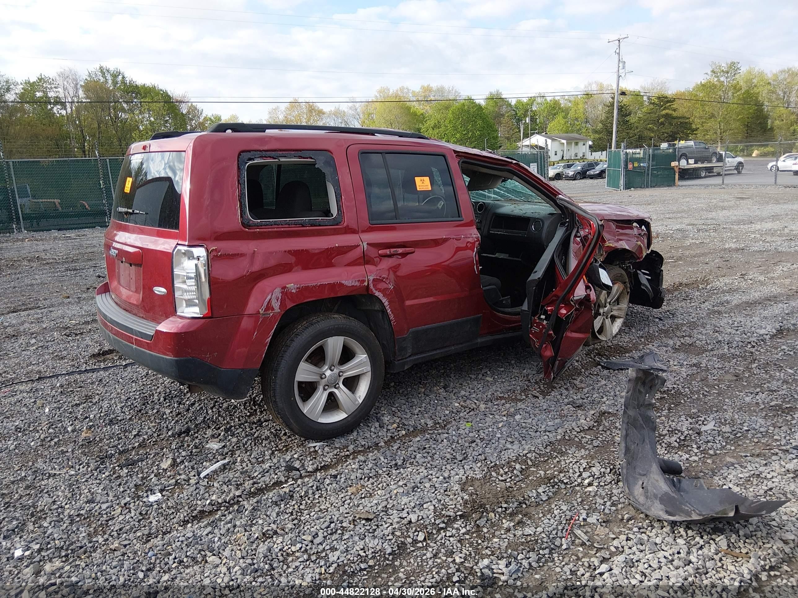 2015 Jeep Patriot Latitude Red vin: 1C4NJRFB0FD248962