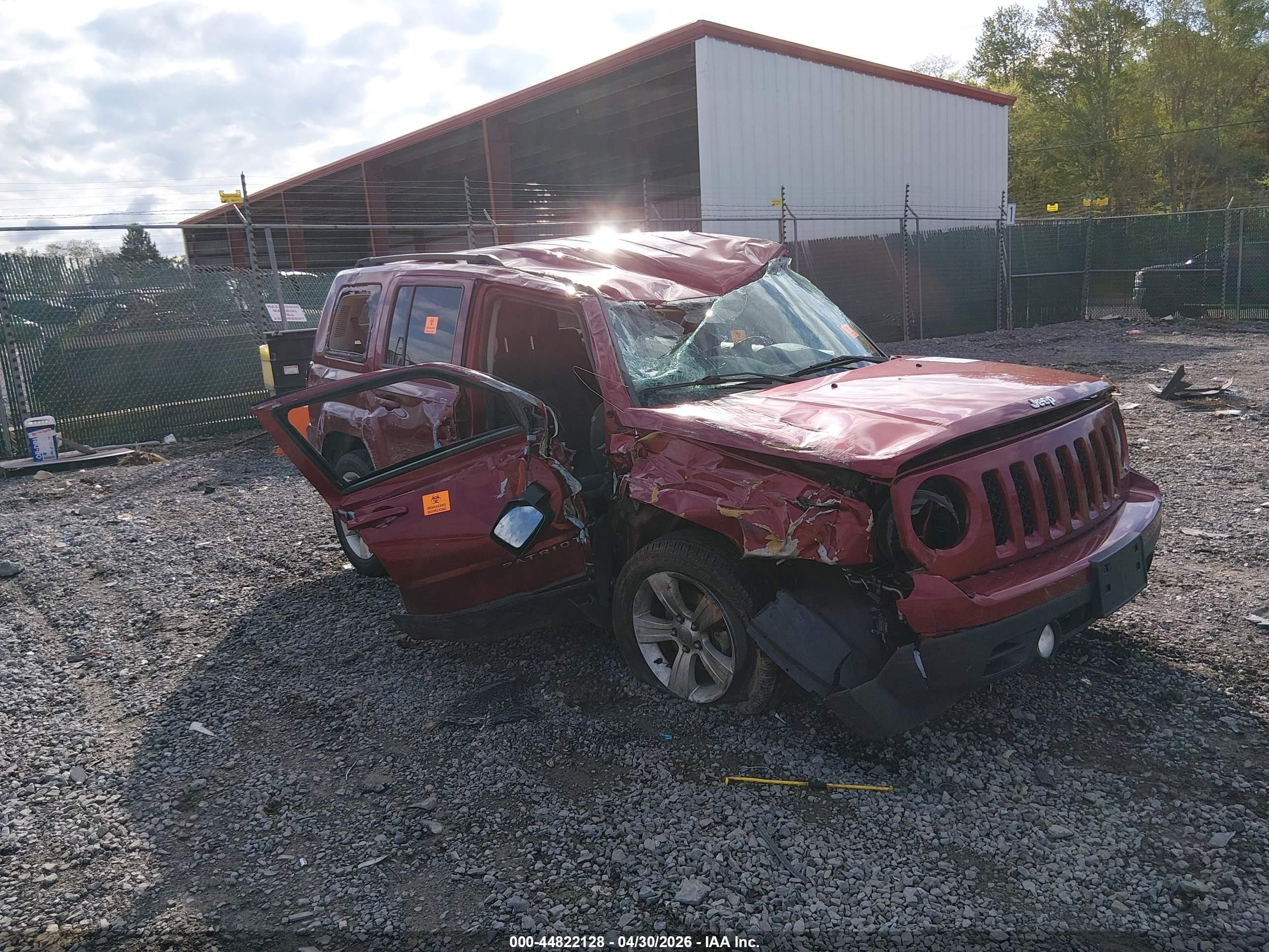2015 Jeep Patriot Latitude Red vin: 1C4NJRFB0FD248962