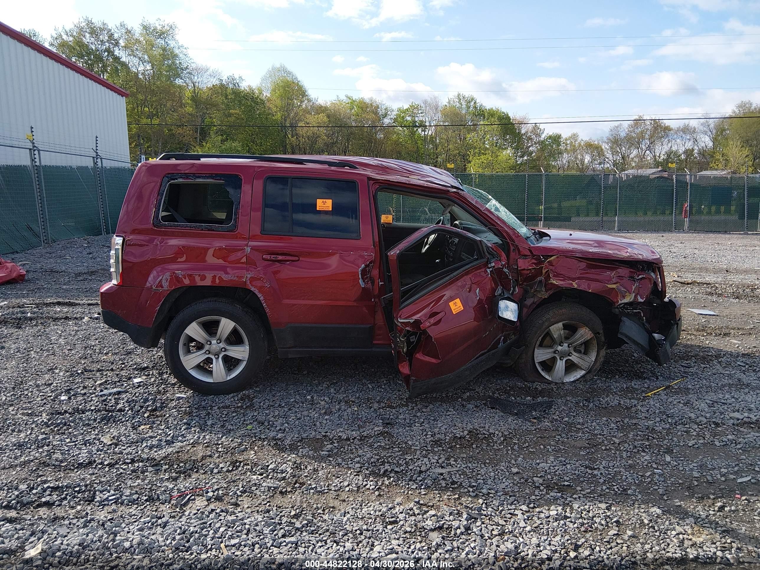 2015 Jeep Patriot Latitude Red vin: 1C4NJRFB0FD248962