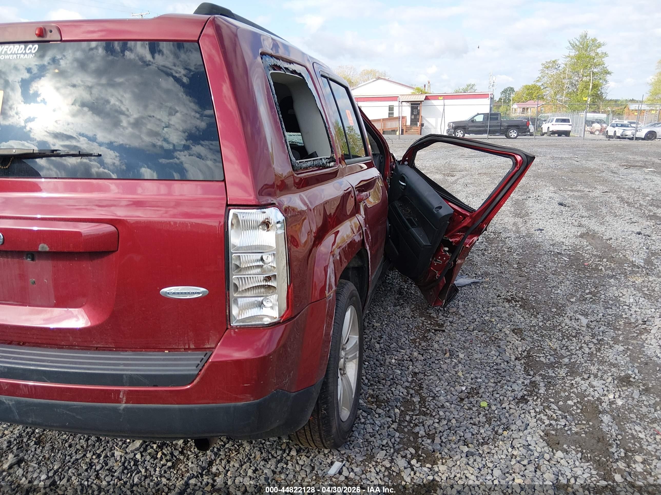 2015 Jeep Patriot Latitude Red vin: 1C4NJRFB0FD248962