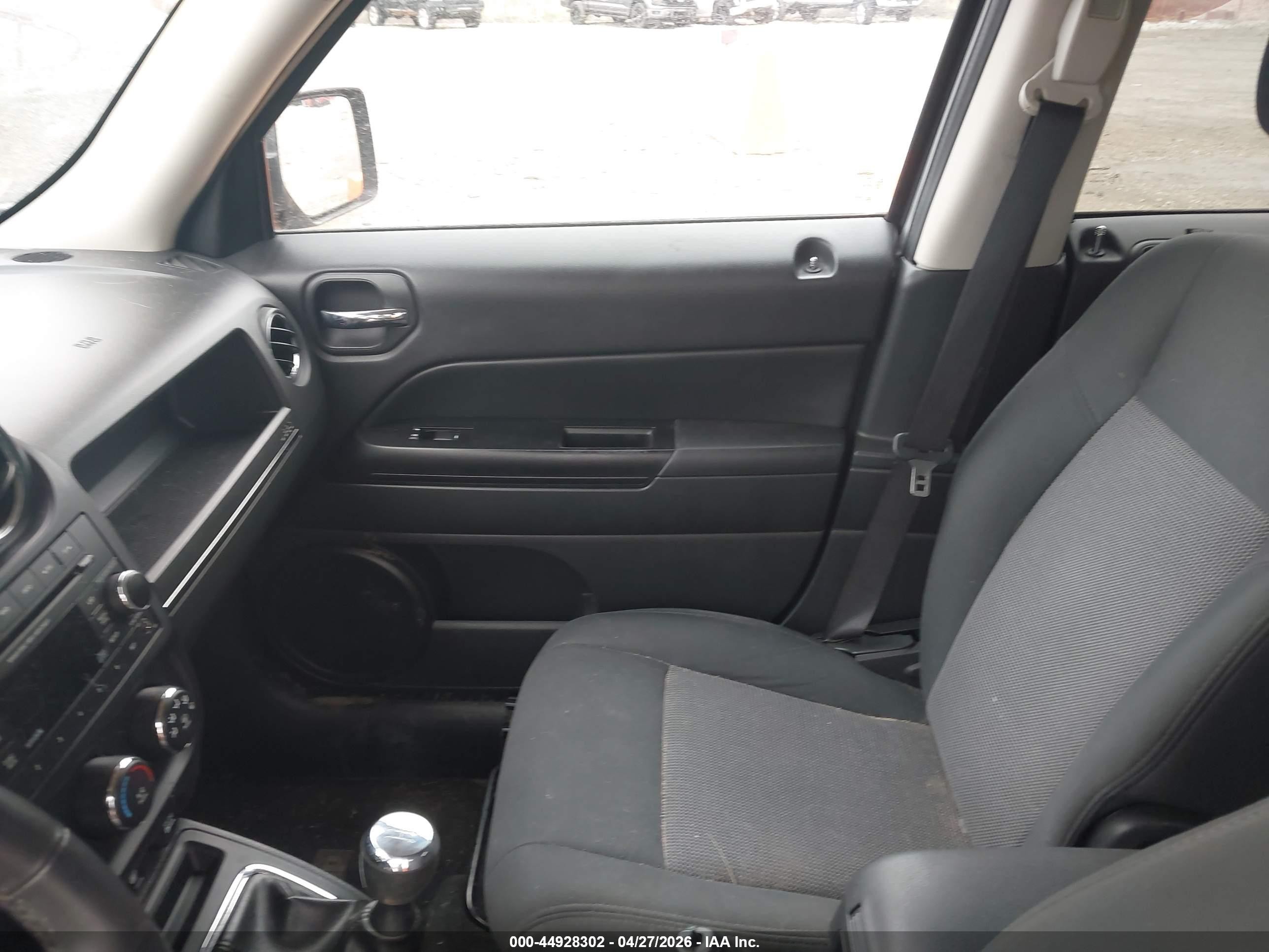 2012 Jeep Patriot Latitude Silver vin: 1C4NJRFB1CD594921