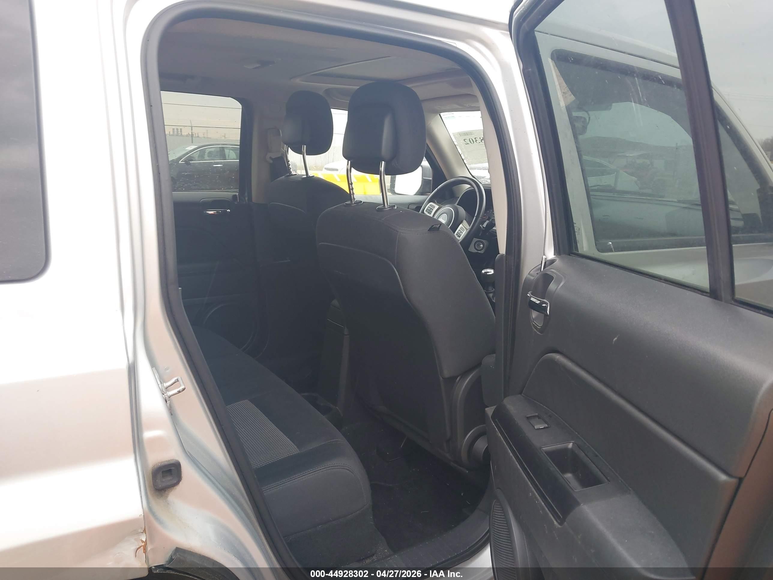 2012 Jeep Patriot Latitude Silver vin: 1C4NJRFB1CD594921