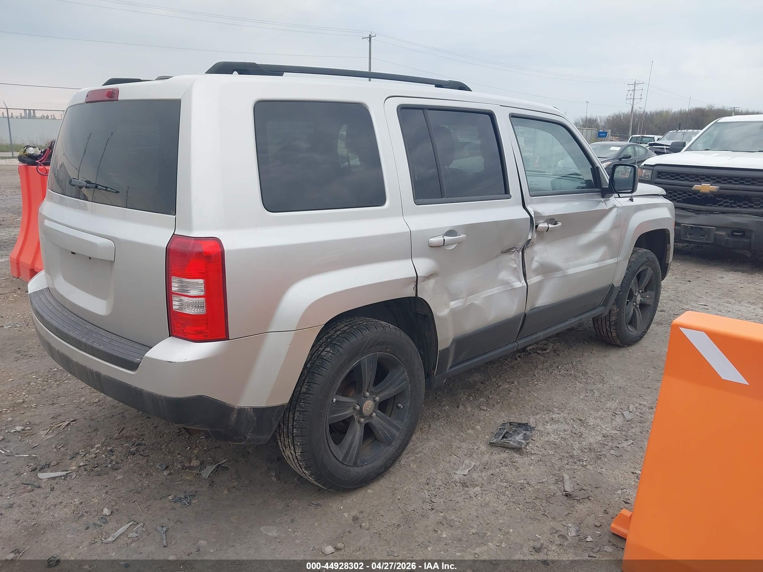 2012 Jeep Patriot Latitude Silver vin: 1C4NJRFB1CD594921