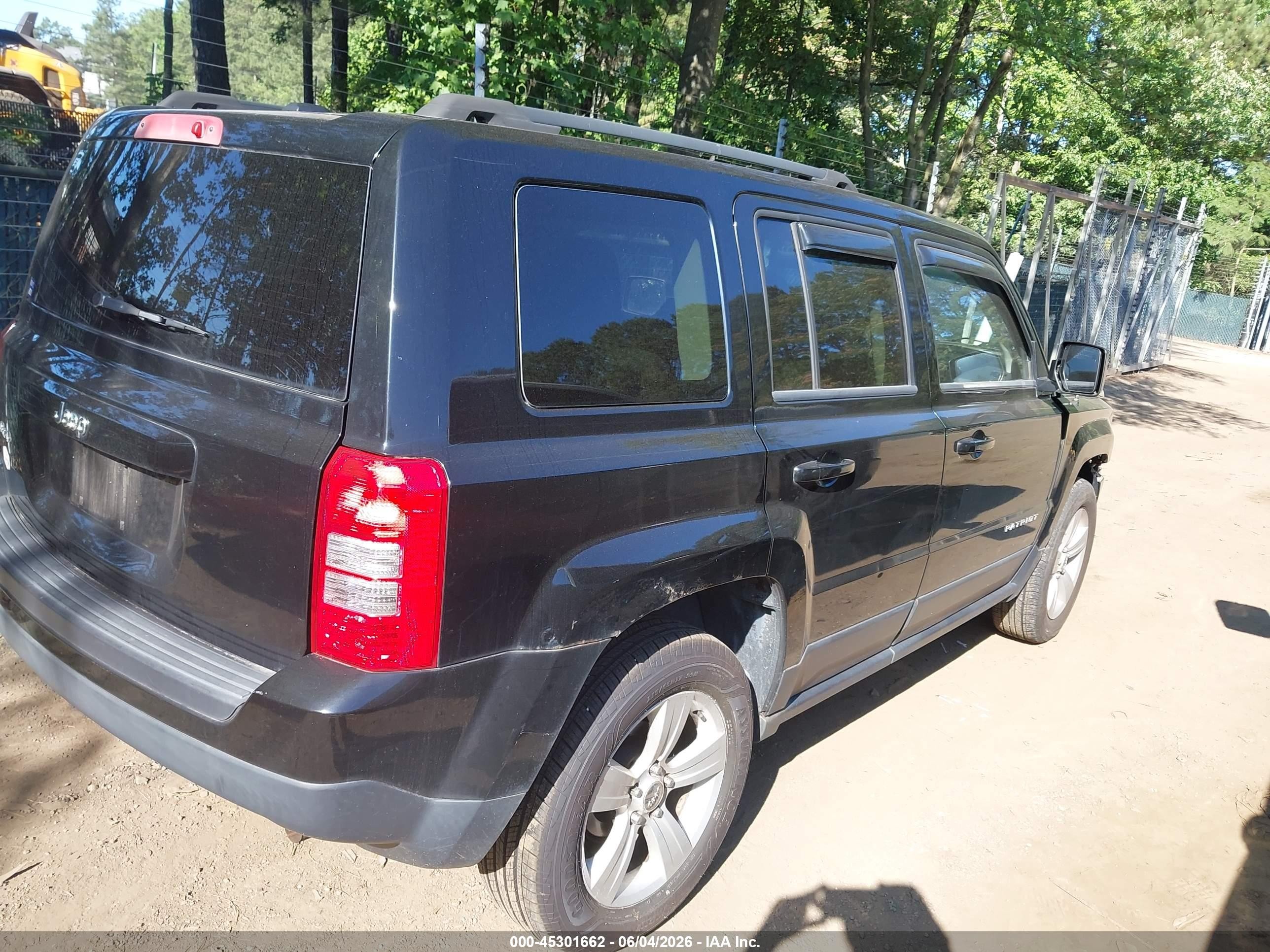 2014 Jeep Patriot Latitude Black vin: 1C4NJRFB1ED660967