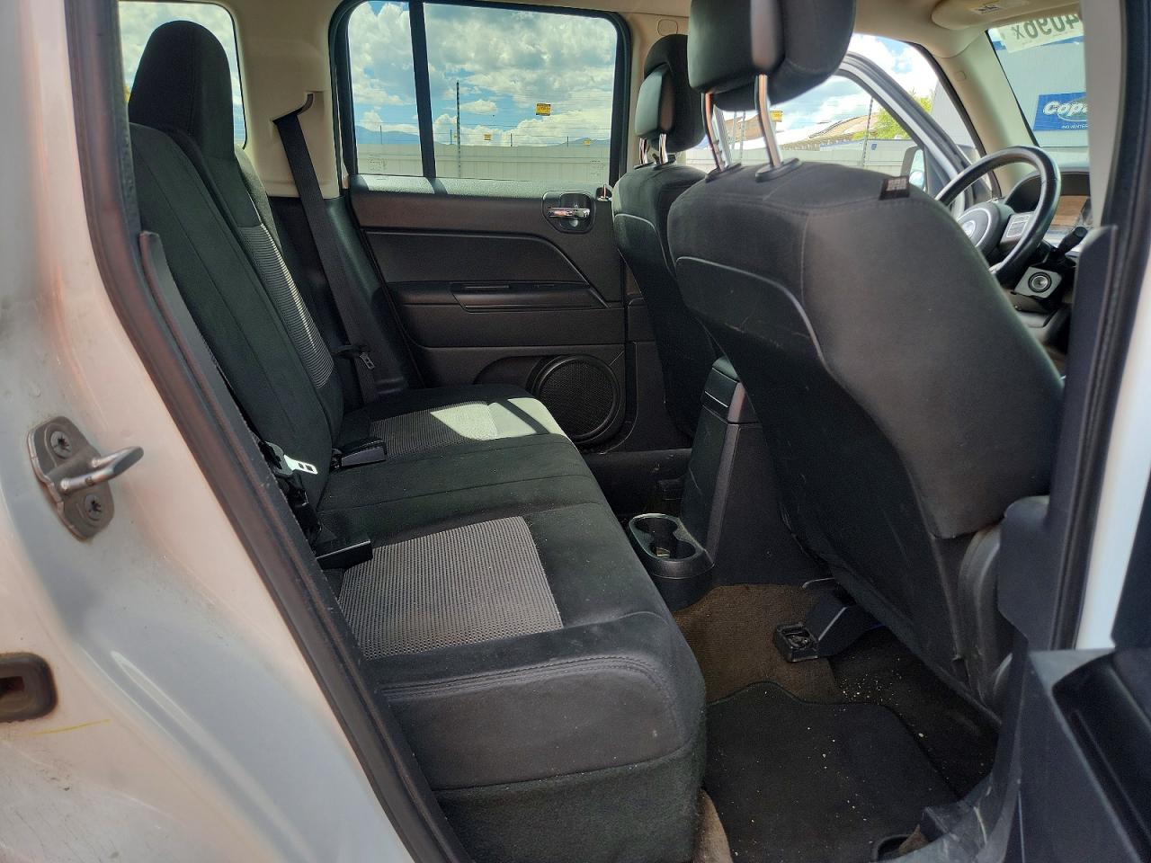 2014 Jeep Patriot Latitude White vin: 1C4NJRFB1ED725509