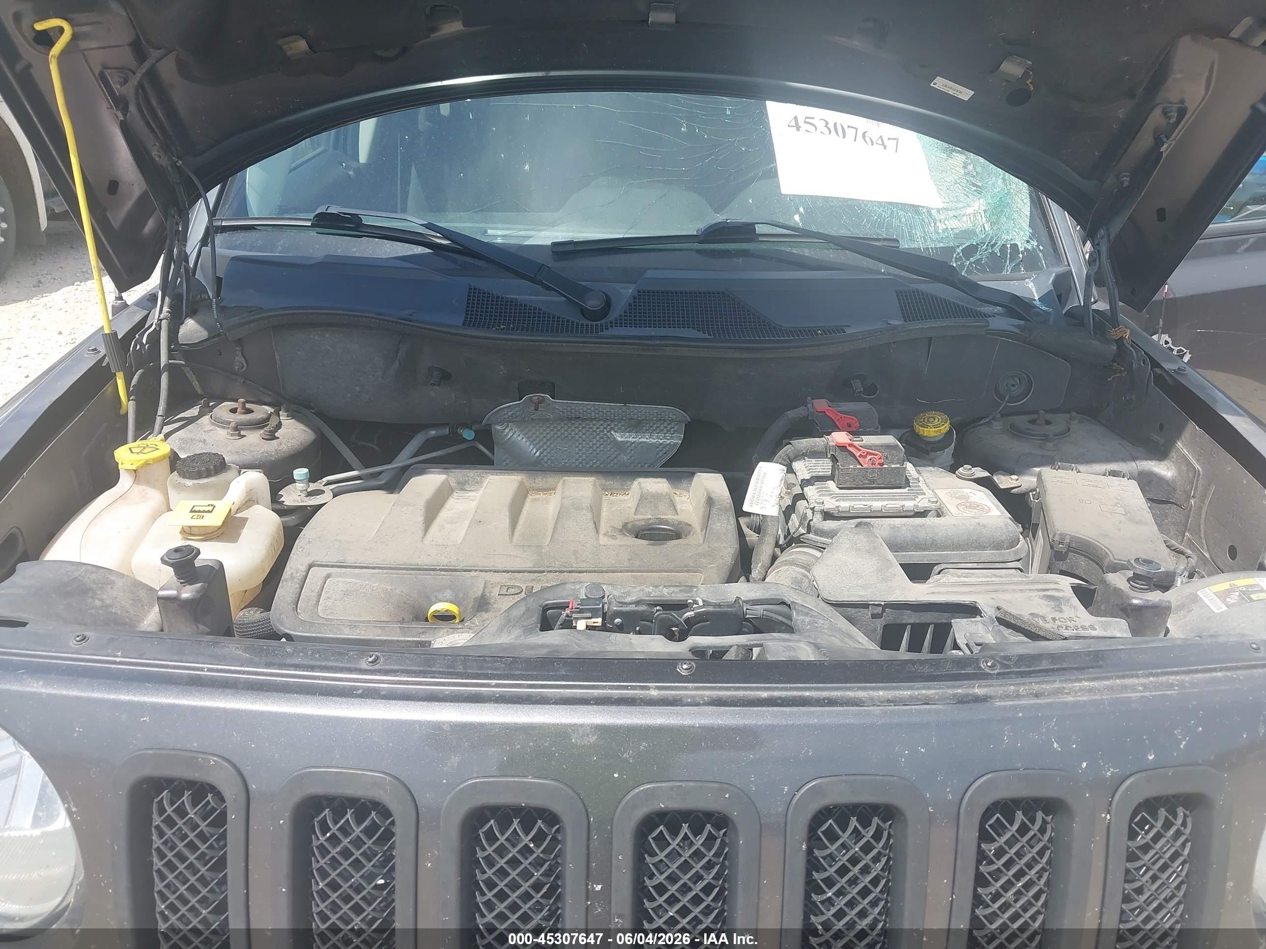 2014 Jeep Patriot Latitude Gray vin: 1C4NJRFB1ED762480