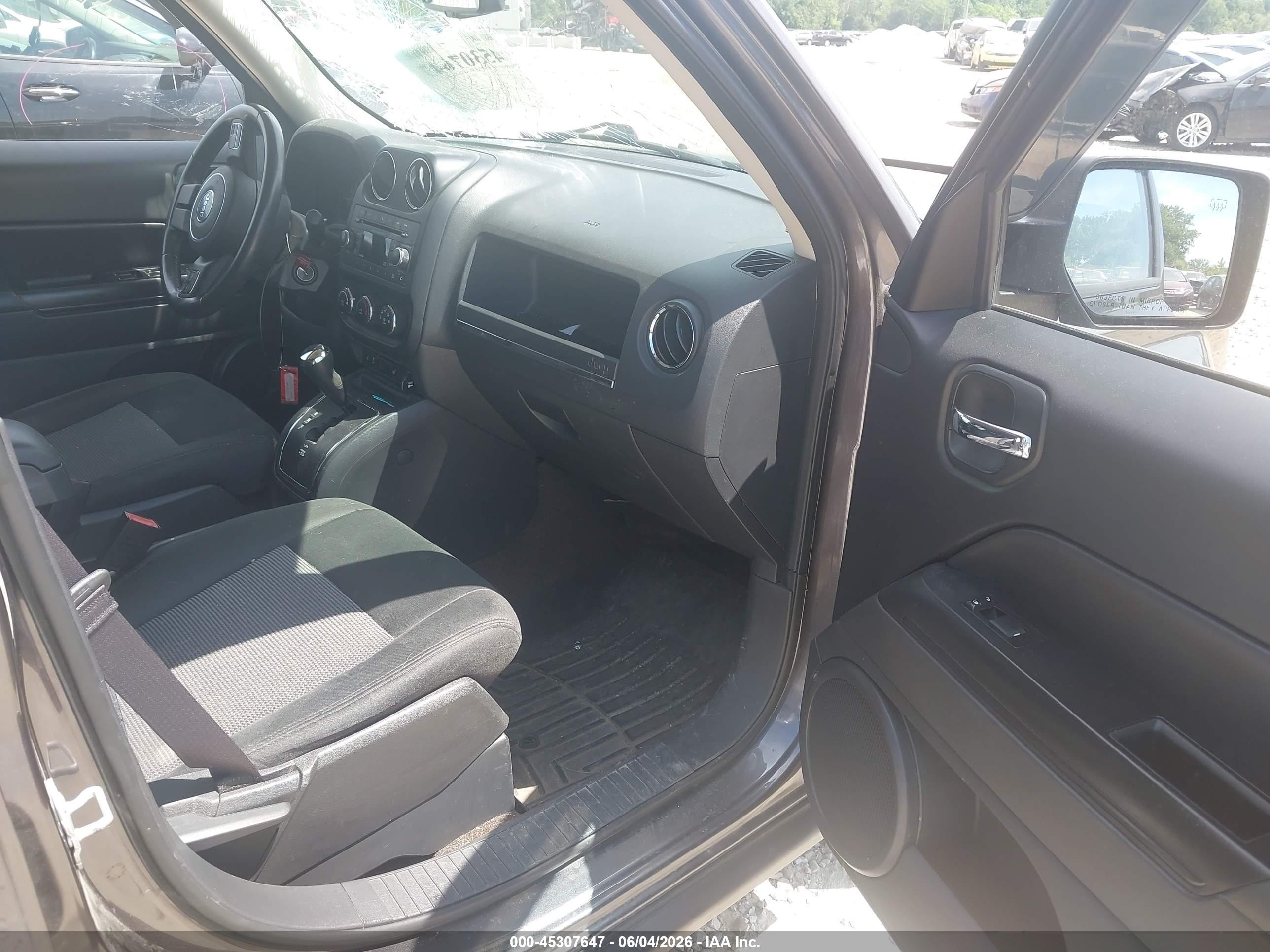 2014 Jeep Patriot Latitude Gray vin: 1C4NJRFB1ED762480