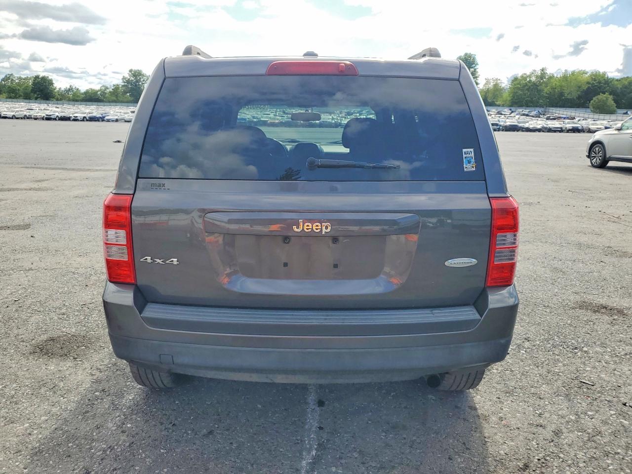 2015 Jeep Patriot Latitude Gray vin: 1C4NJRFB1FD239624