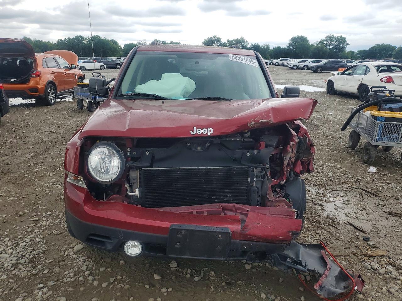 2015 Jeep Patriot Latitude Red vin: 1C4NJRFB1FD317724