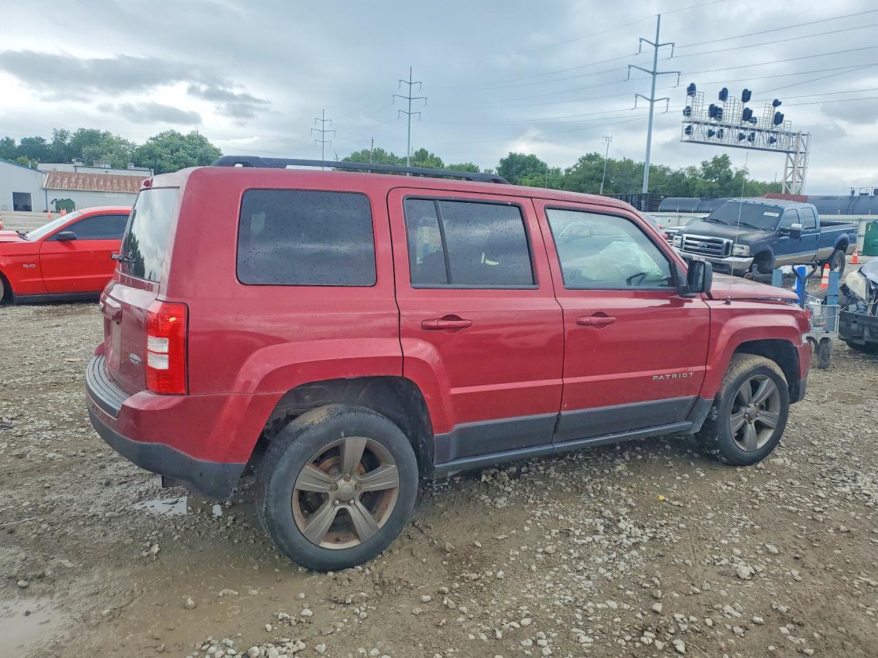 2015 Jeep Patriot Latitude Red vin: 1C4NJRFB1FD317724