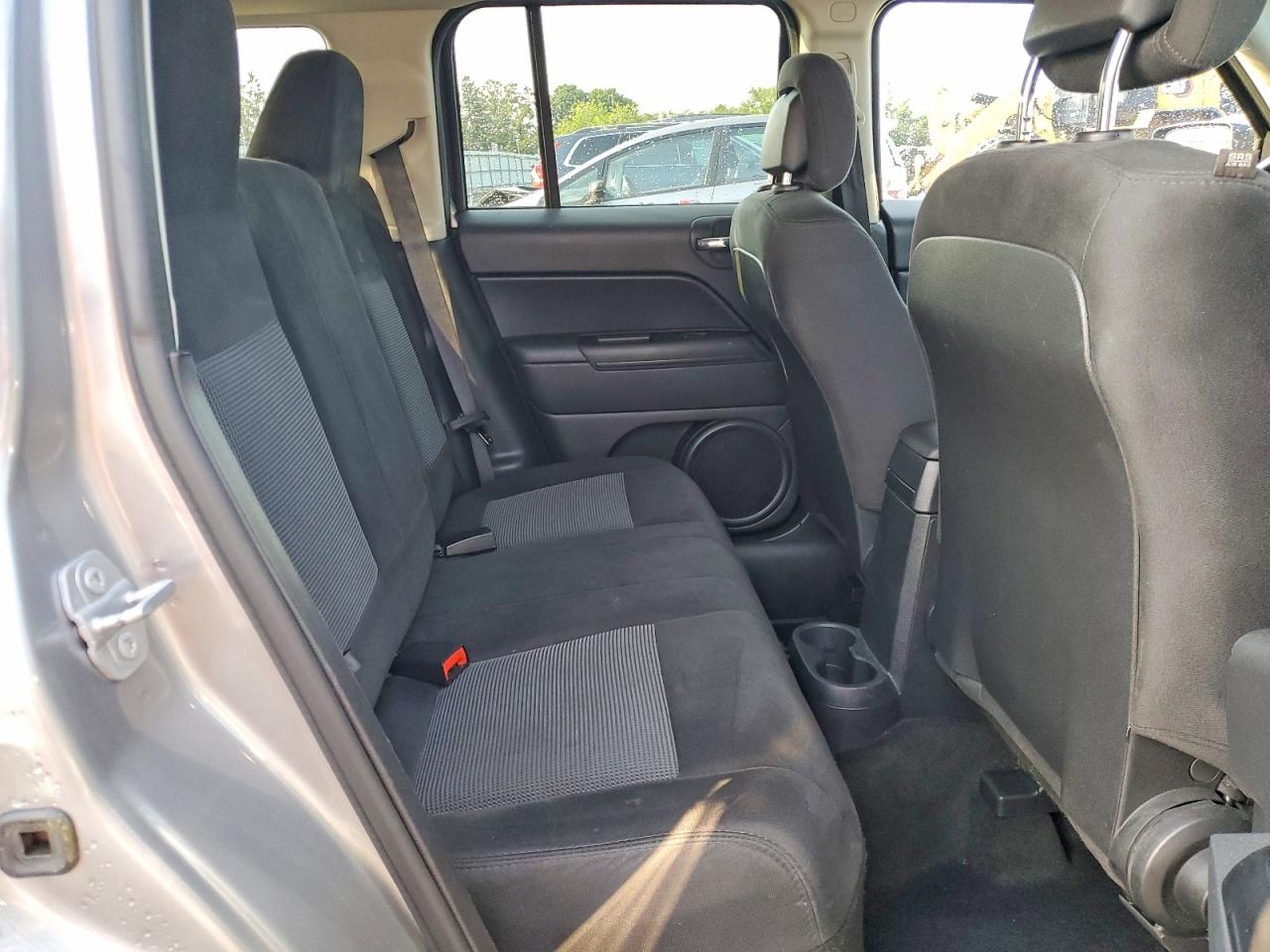 2015 Jeep Patriot Latitude Серебряный vin: 1C4NJRFB1FD376367