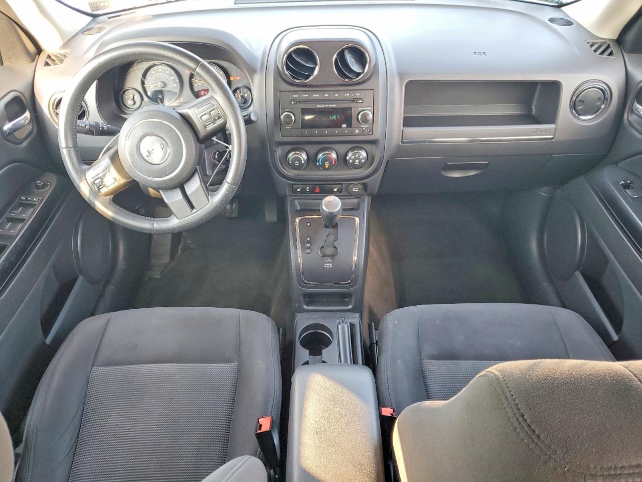 2015 Jeep Patriot Latitude Серебряный vin: 1C4NJRFB1FD376367