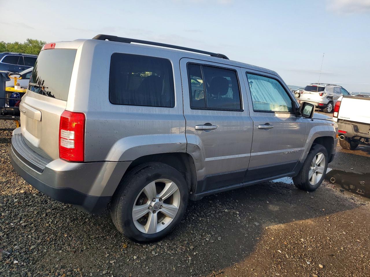 2015 Jeep Patriot Latitude Серебряный vin: 1C4NJRFB1FD376367