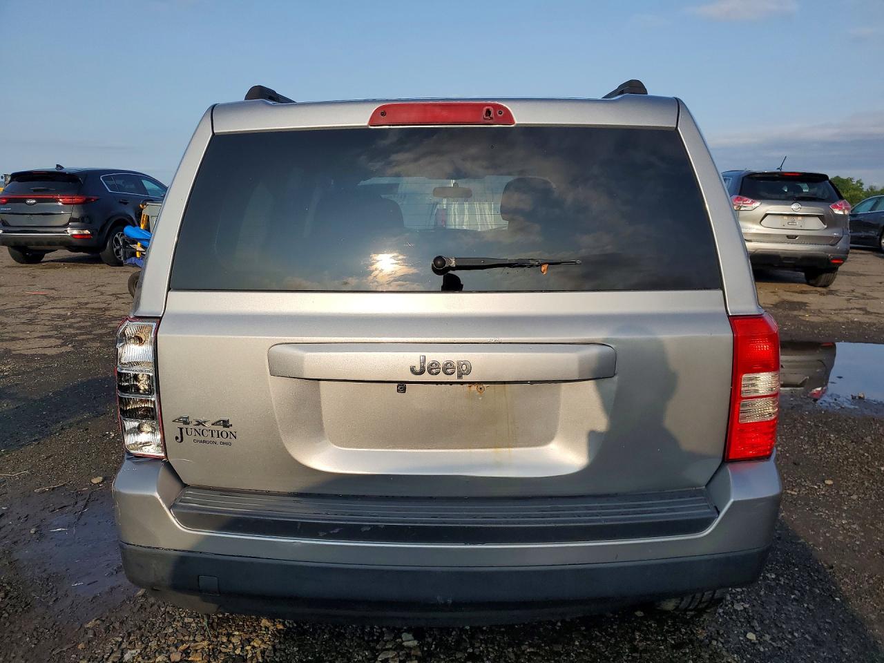 2015 Jeep Patriot Latitude Серебряный vin: 1C4NJRFB1FD376367