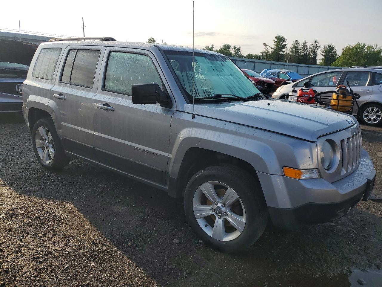 2015 Jeep Patriot Latitude Серебряный vin: 1C4NJRFB1FD376367
