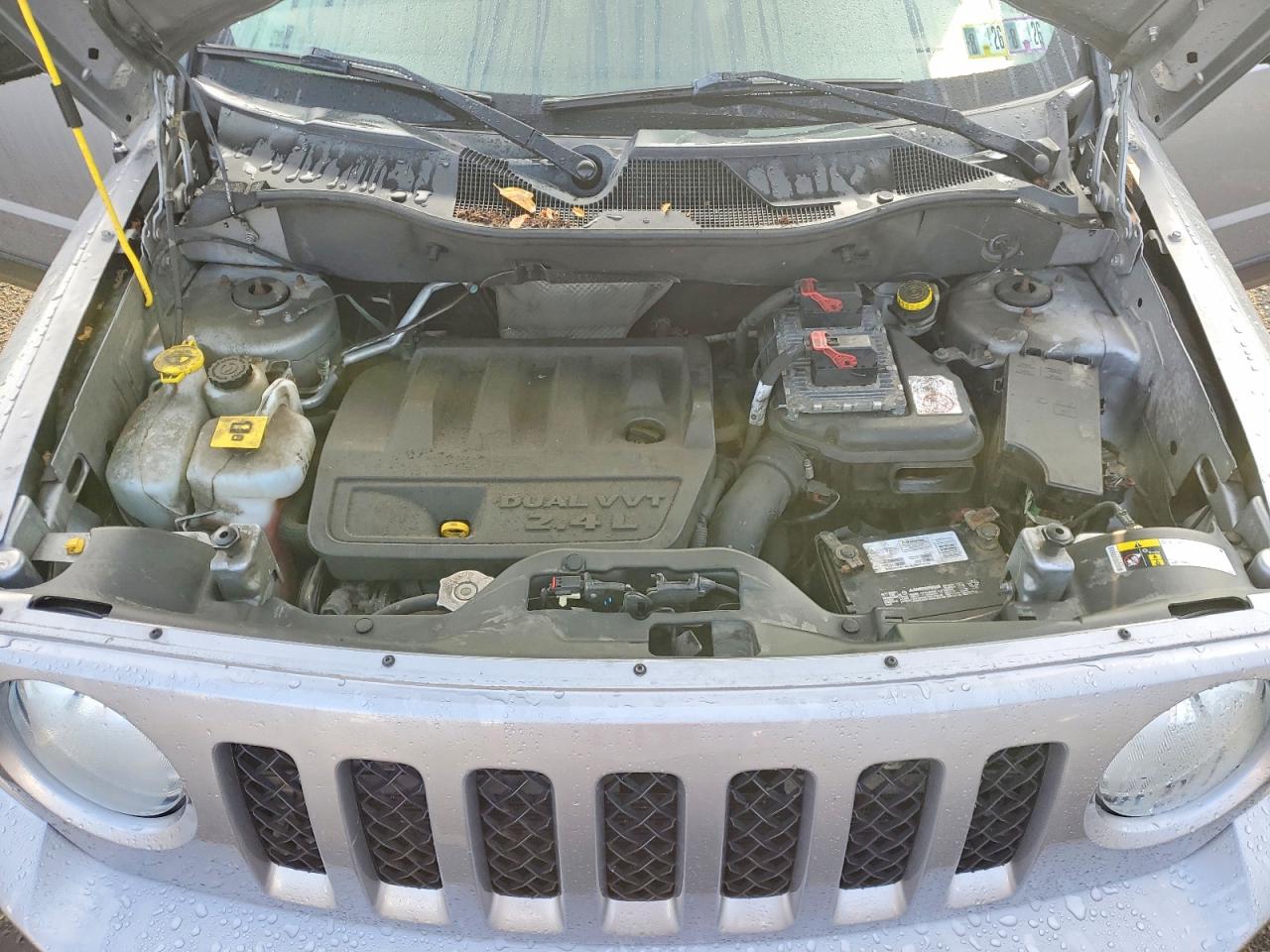 2015 Jeep Patriot Latitude Серебряный vin: 1C4NJRFB1FD376367