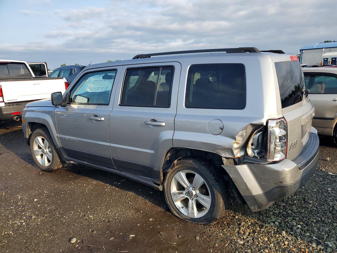 2015 Jeep Patriot Latitude Серебряный vin: 1C4NJRFB1FD376367