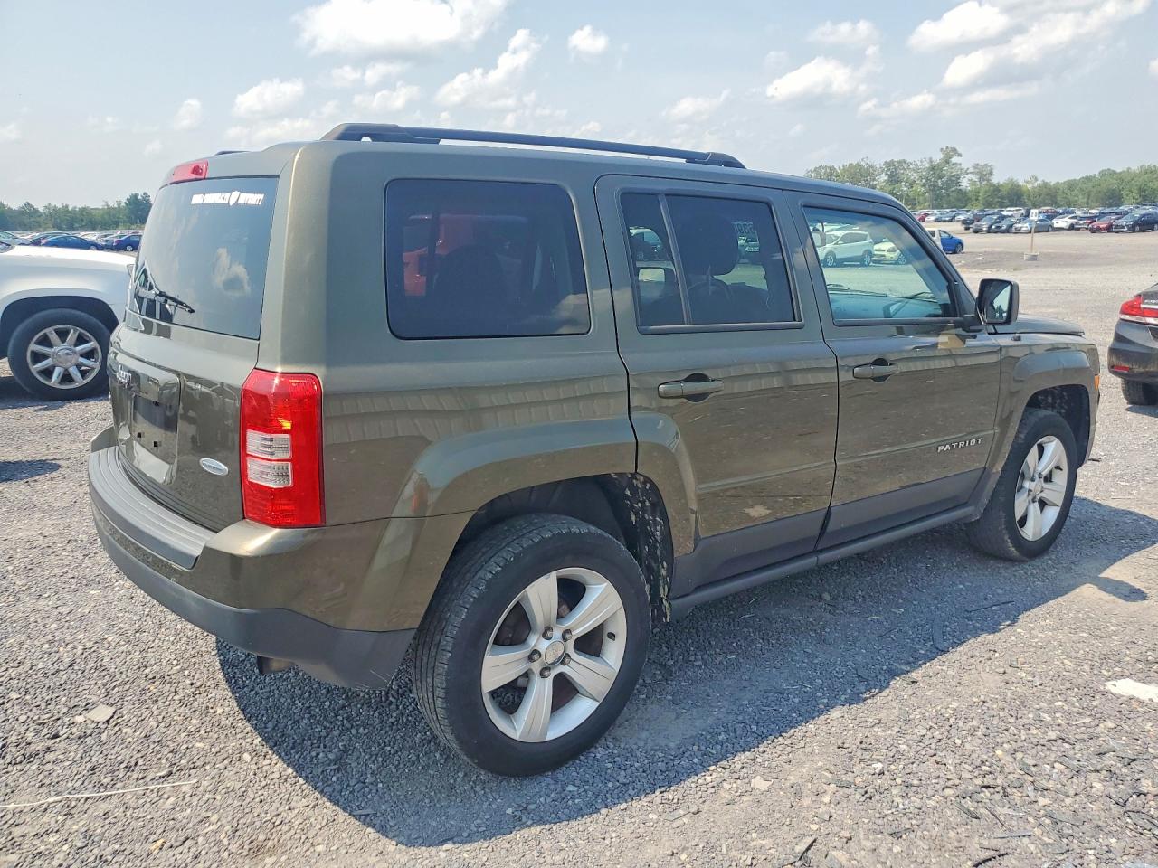 2015 Jeep Patriot Latitude Green vin: 1C4NJRFB1FD425101
