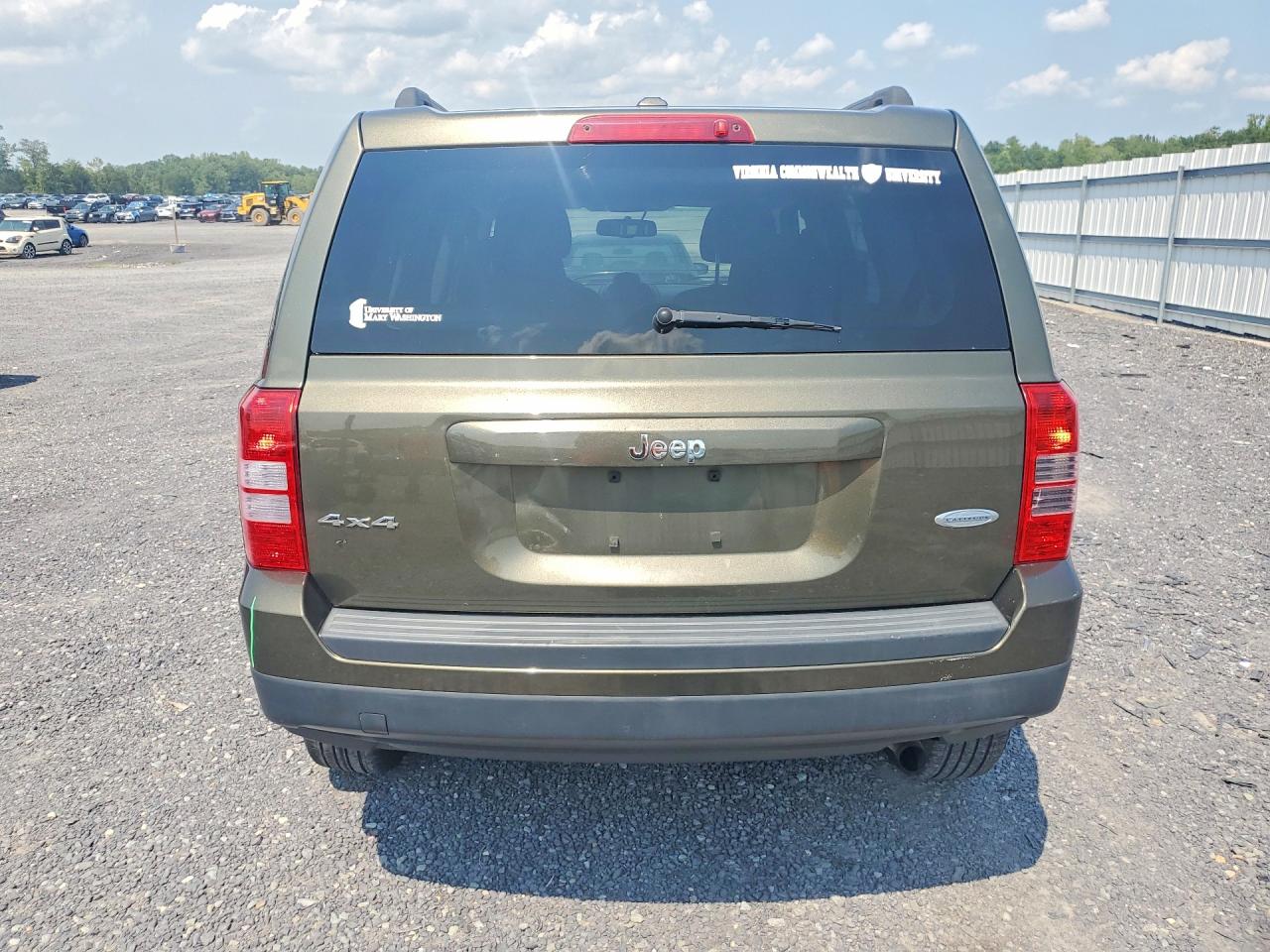 2015 Jeep Patriot Latitude Green vin: 1C4NJRFB1FD425101