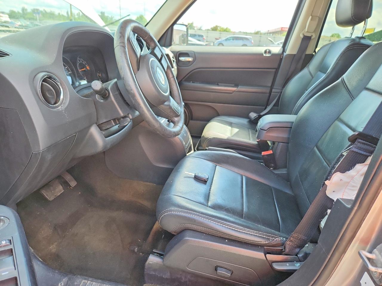 2016 Jeep Patriot Latitude Silver vin: 1C4NJRFB1GD627678