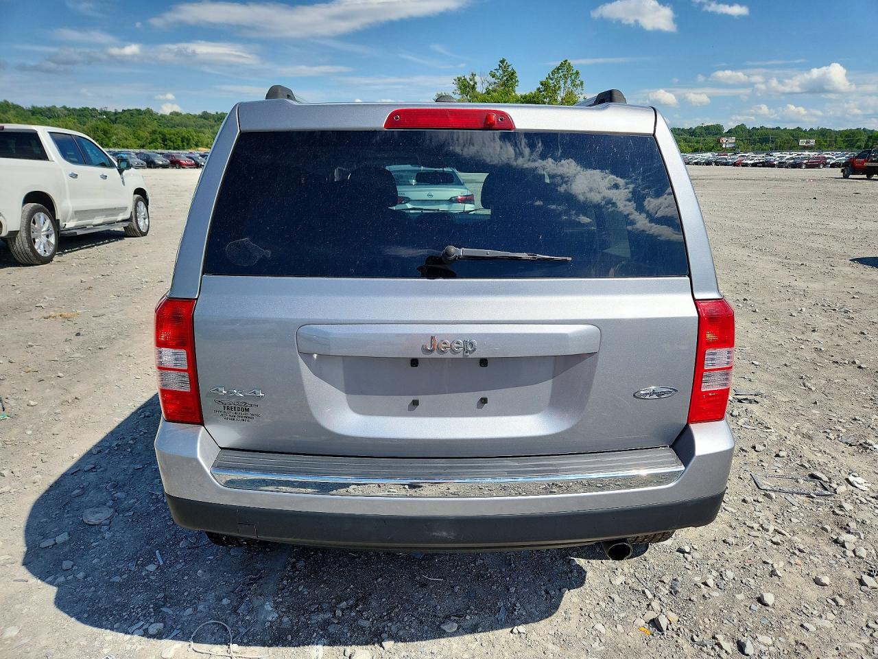 2016 Jeep Patriot Latitude Silver vin: 1C4NJRFB1GD627678
