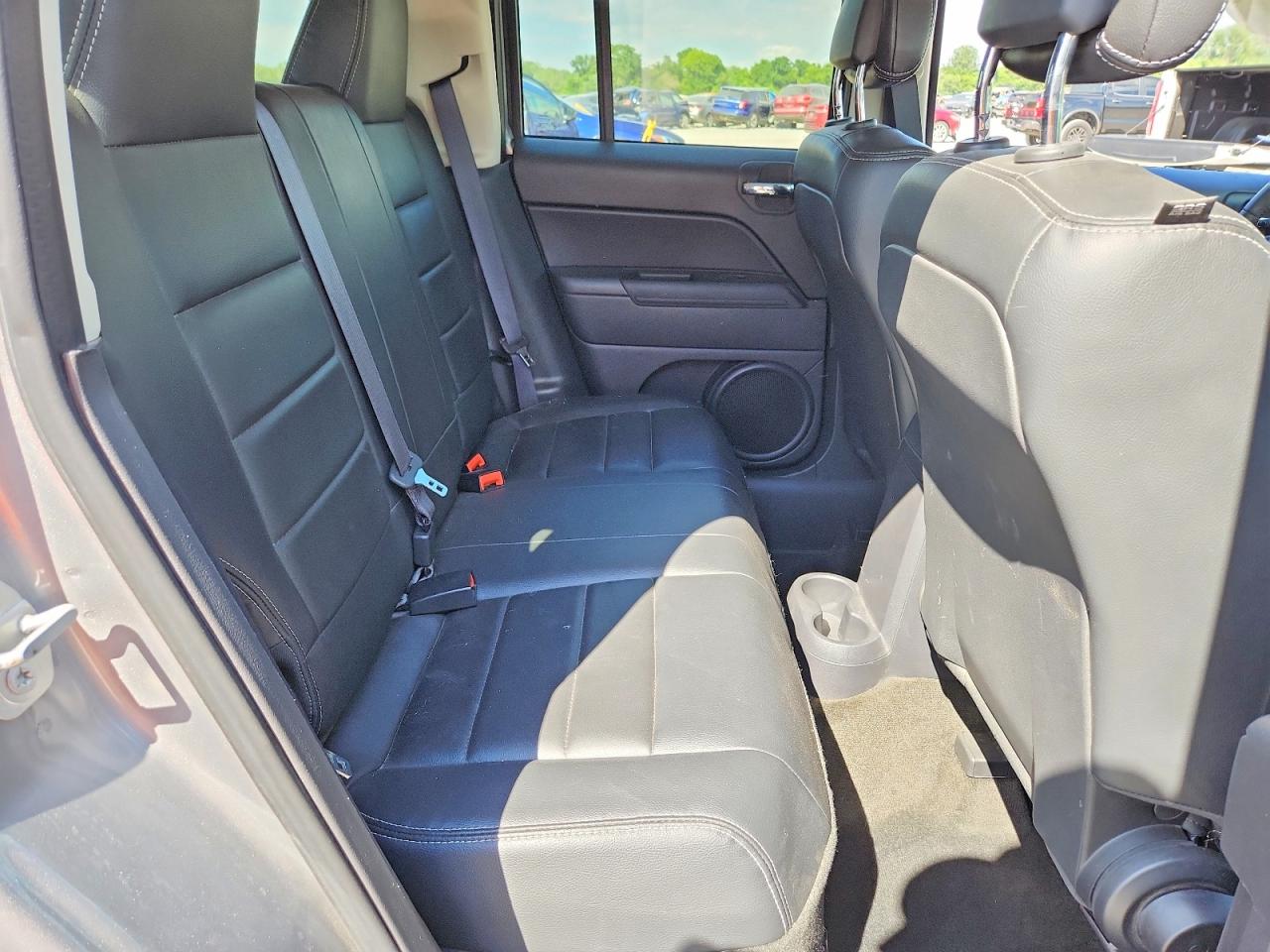 2016 Jeep Patriot Latitude Silver vin: 1C4NJRFB1GD627678