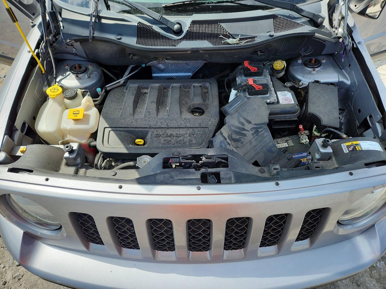 2016 Jeep Patriot Latitude Silver vin: 1C4NJRFB1GD627678