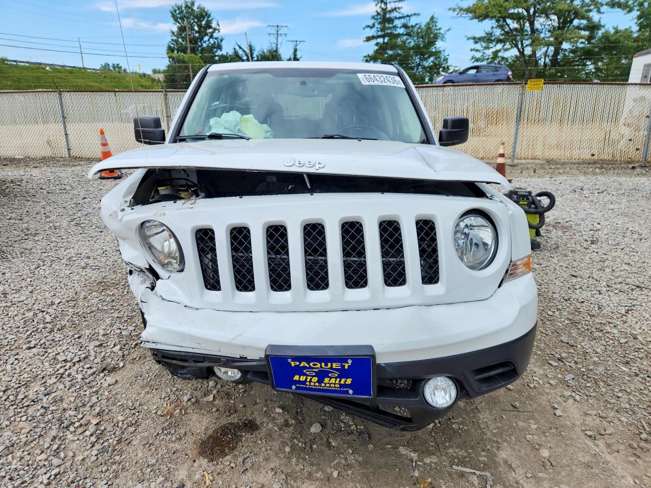 2012 Jeep Patriot Latitude White vin: 1C4NJRFB2CD563192
