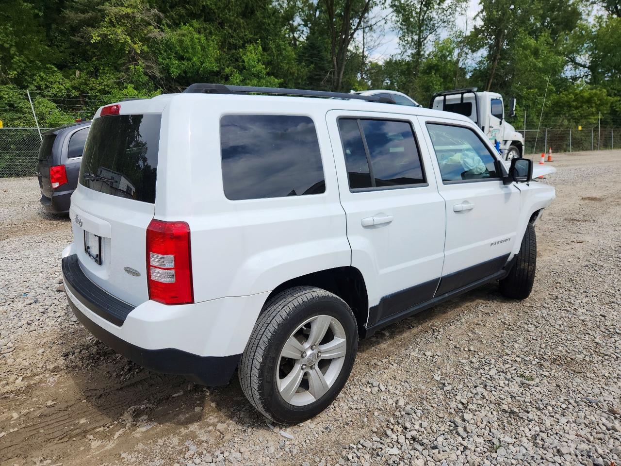 2012 Jeep Patriot Latitude White vin: 1C4NJRFB2CD563192