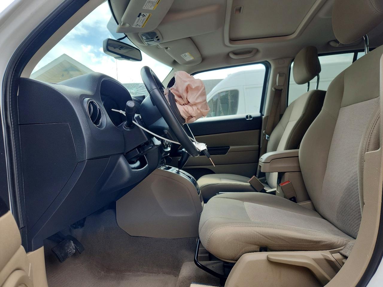 2012 Jeep Patriot Latitude White vin: 1C4NJRFB2CD563192