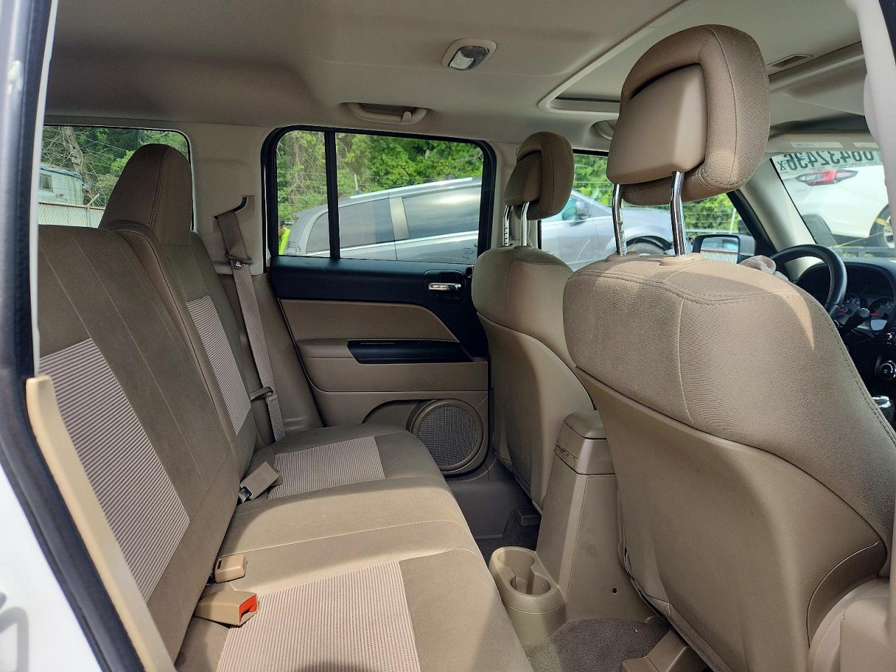 2012 Jeep Patriot Latitude White vin: 1C4NJRFB2CD563192