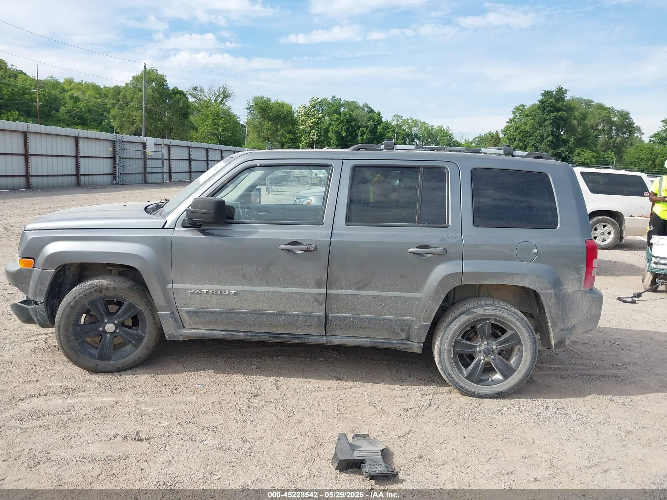 2012 Jeep Patriot Latitude Gray vin: 1C4NJRFB2CD689407