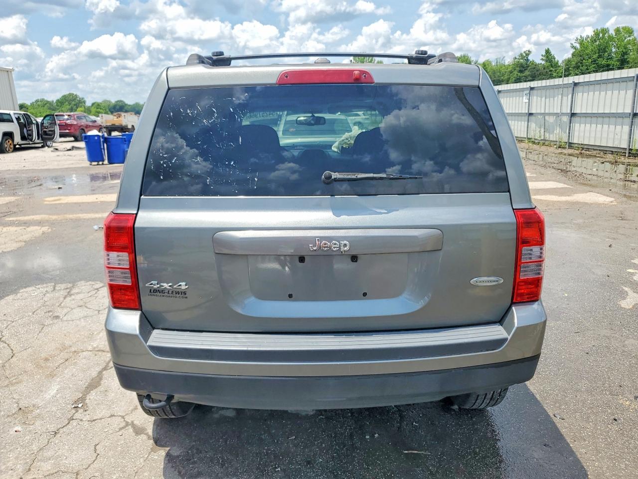 2014 Jeep Patriot Latitude Gray vin: 1C4NJRFB2ED560750