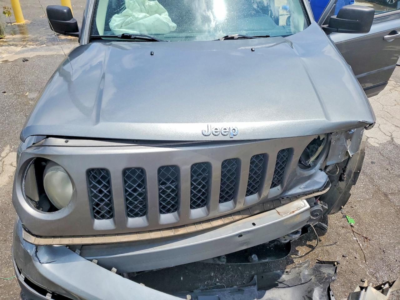 2014 Jeep Patriot Latitude Gray vin: 1C4NJRFB2ED560750