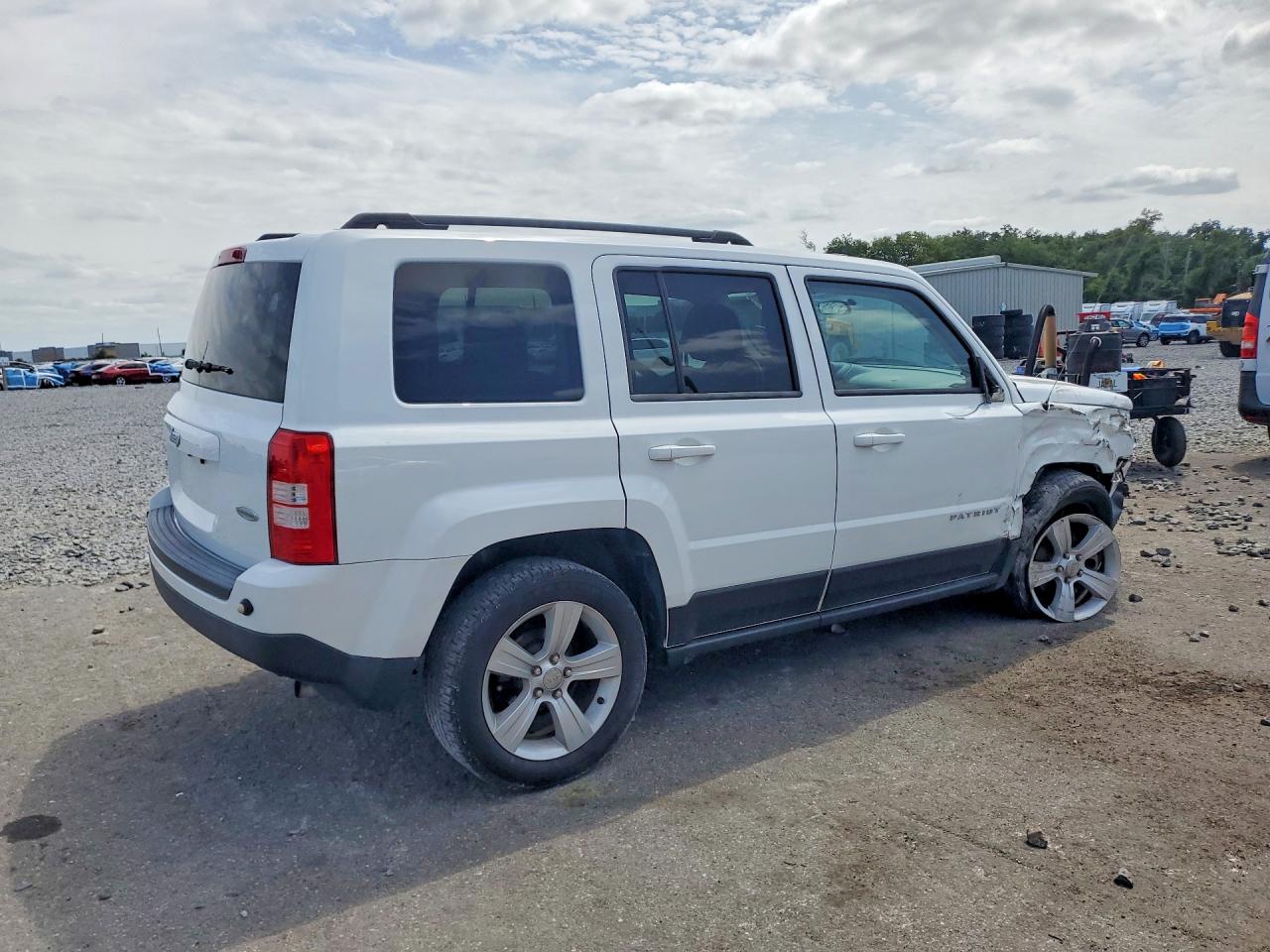 2014 Jeep Patriot Latitude White vin: 1C4NJRFB2ED798985
